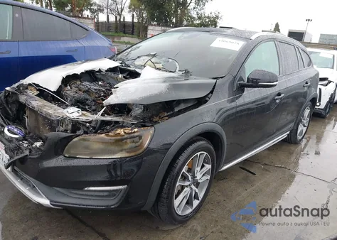 2017 Volvo V60 Cross Country T5 z USA, uszkodzony, nr VIN YV440MWK4H1037458